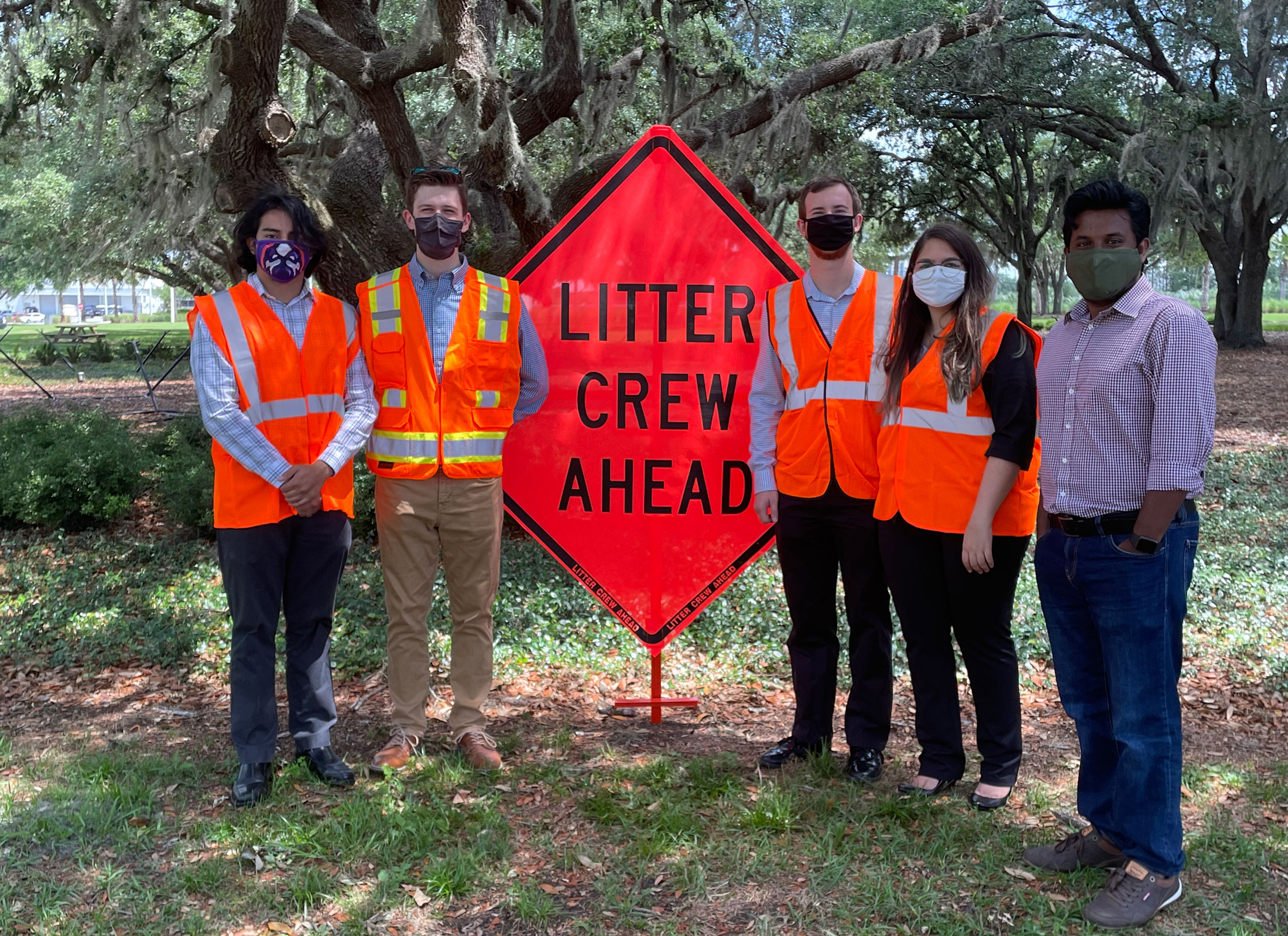 IEEE-HKN students get their hands dirty to beautify Lakeland