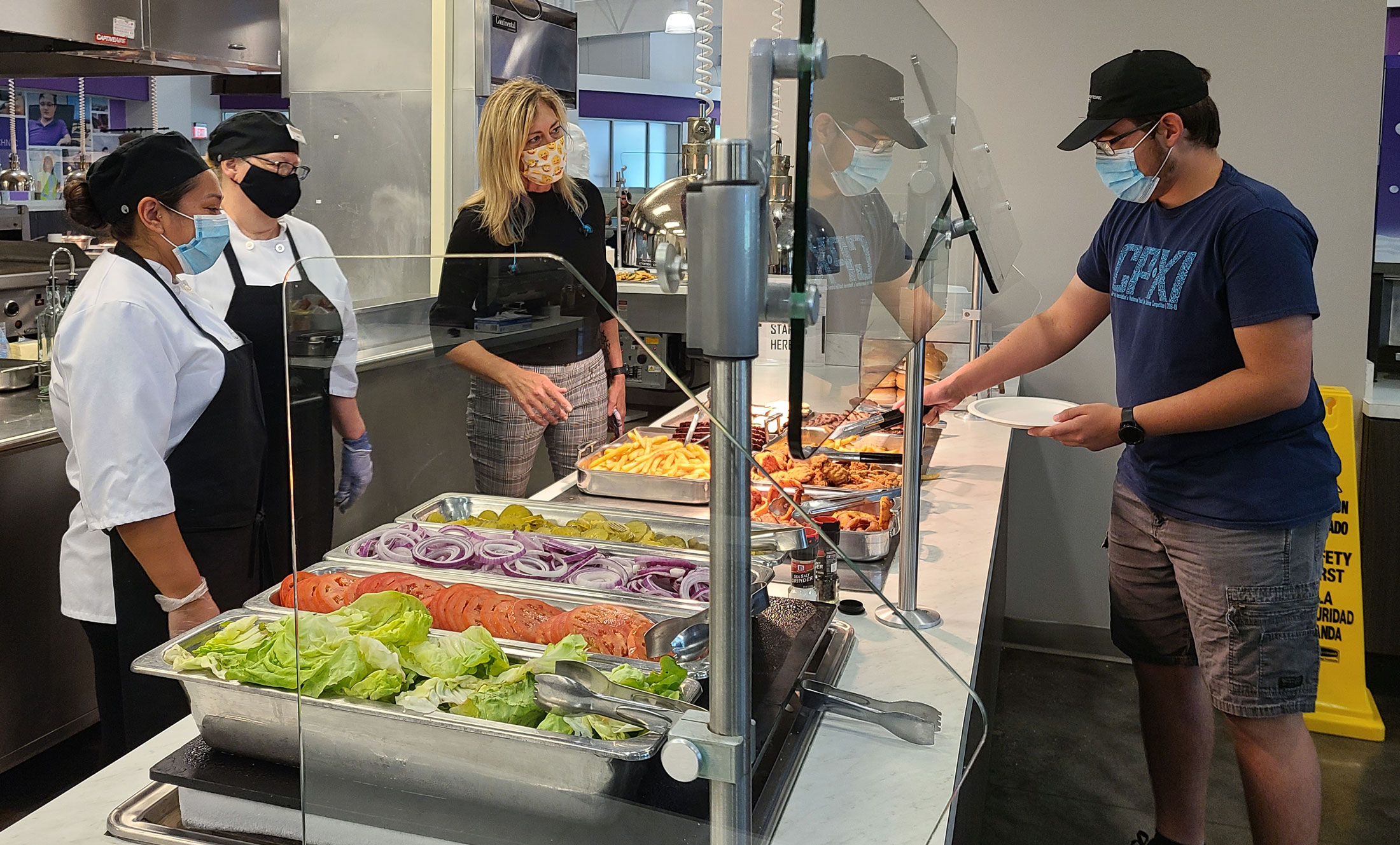 Rochelle Picard talks with sophomore Ryan Thompson at the Wellness Dining Center. 