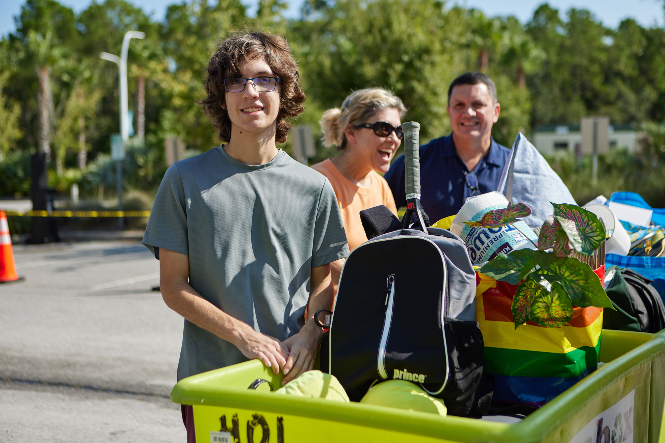 A student moves into the Florida Poly residence halls.